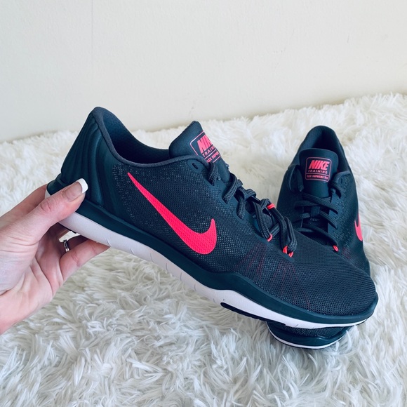 Nike Shoes - NEW Nike Women’s Flex Rn